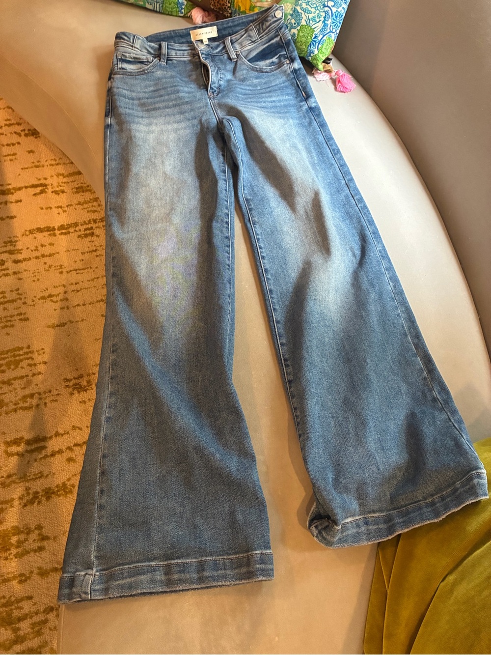 Risen Jeans : High-Rise Light Wash Wide-Leg Jeans for Women